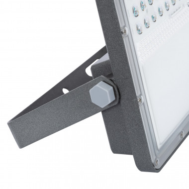 Producto de Foco Proyector LED Solar 15W 100lm/W IP65 con Control Remoto